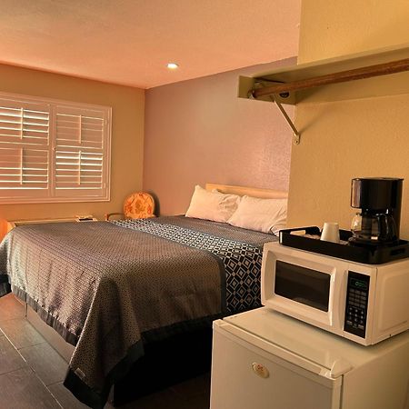 California Inn Hotel And Suites Adelanto Us 395 Екстериор снимка