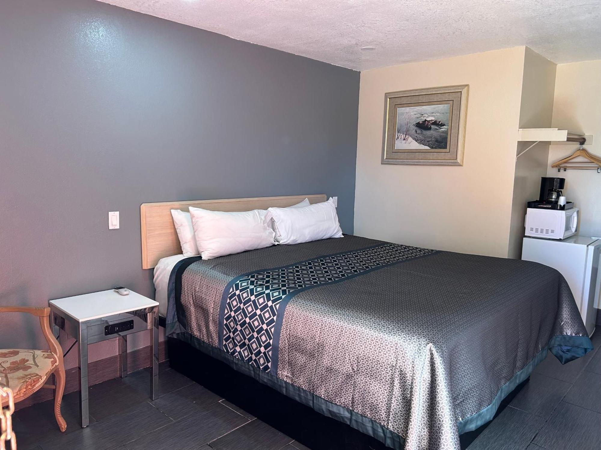 California Inn Hotel And Suites Adelanto Us 395 Екстериор снимка