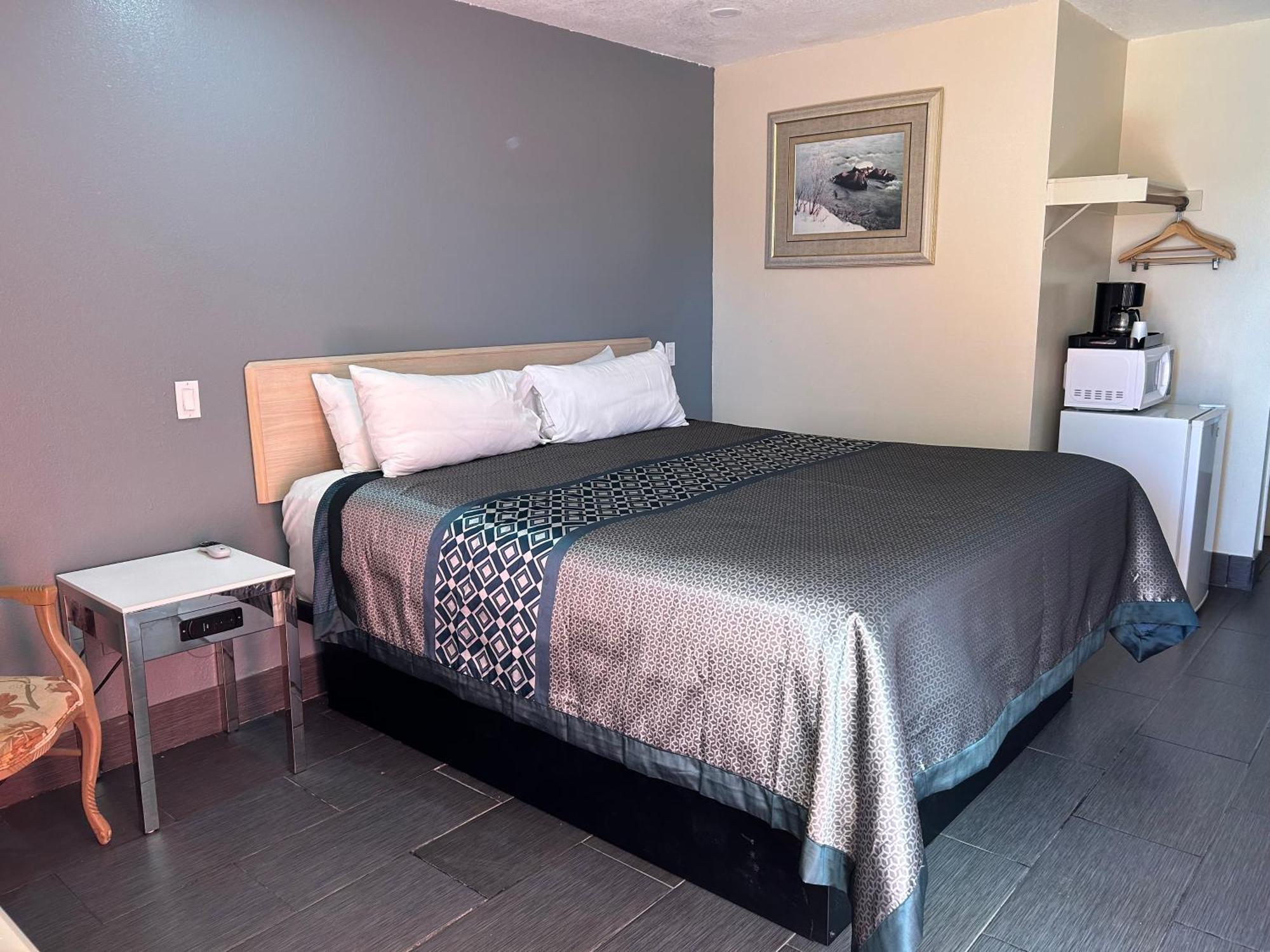 California Inn Hotel And Suites Adelanto Us 395 Екстериор снимка