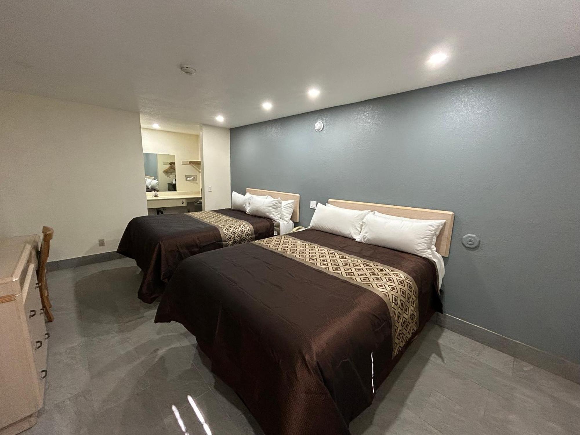 California Inn Hotel And Suites Adelanto Us 395 Екстериор снимка