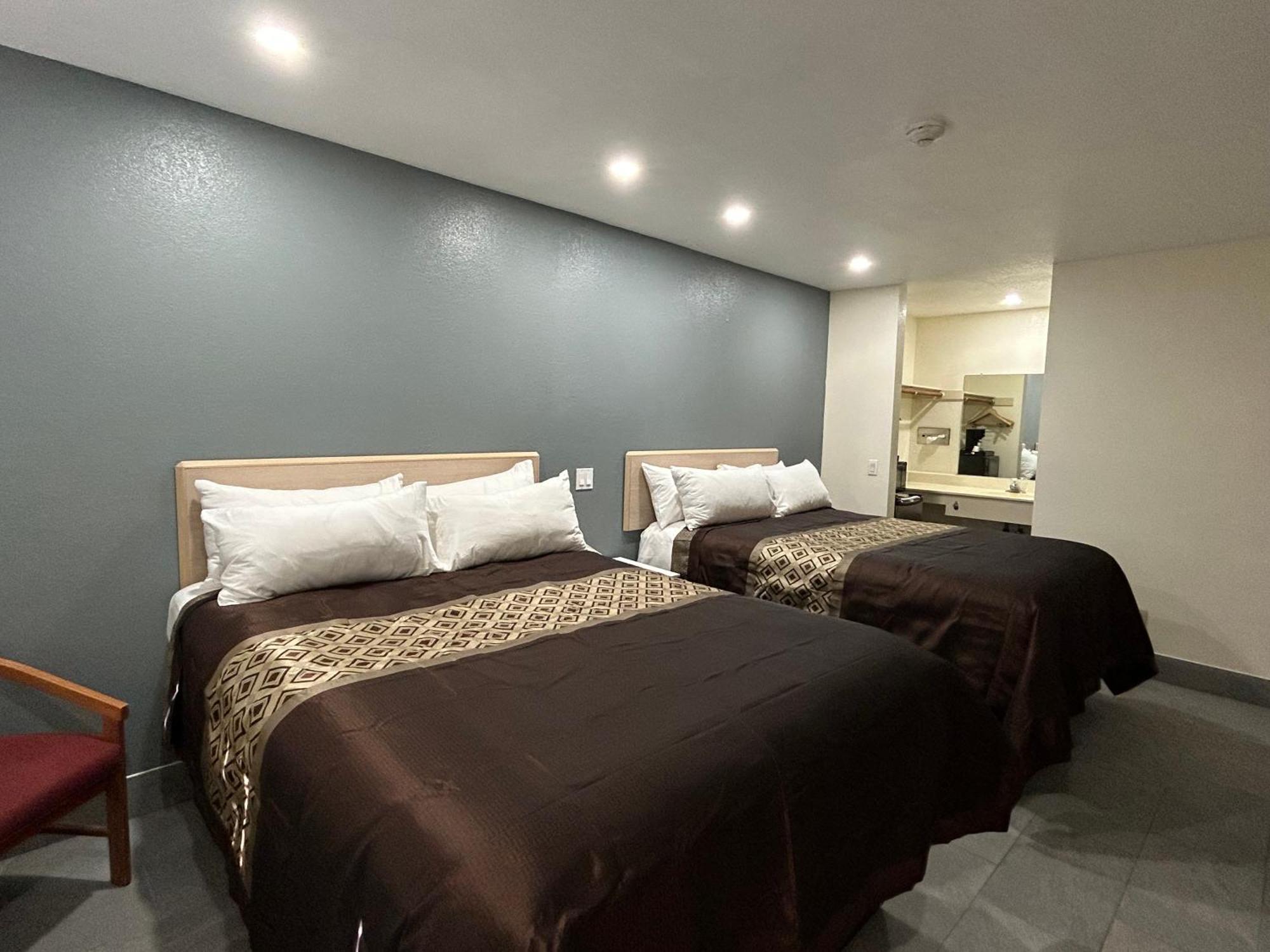 California Inn Hotel And Suites Adelanto Us 395 Екстериор снимка