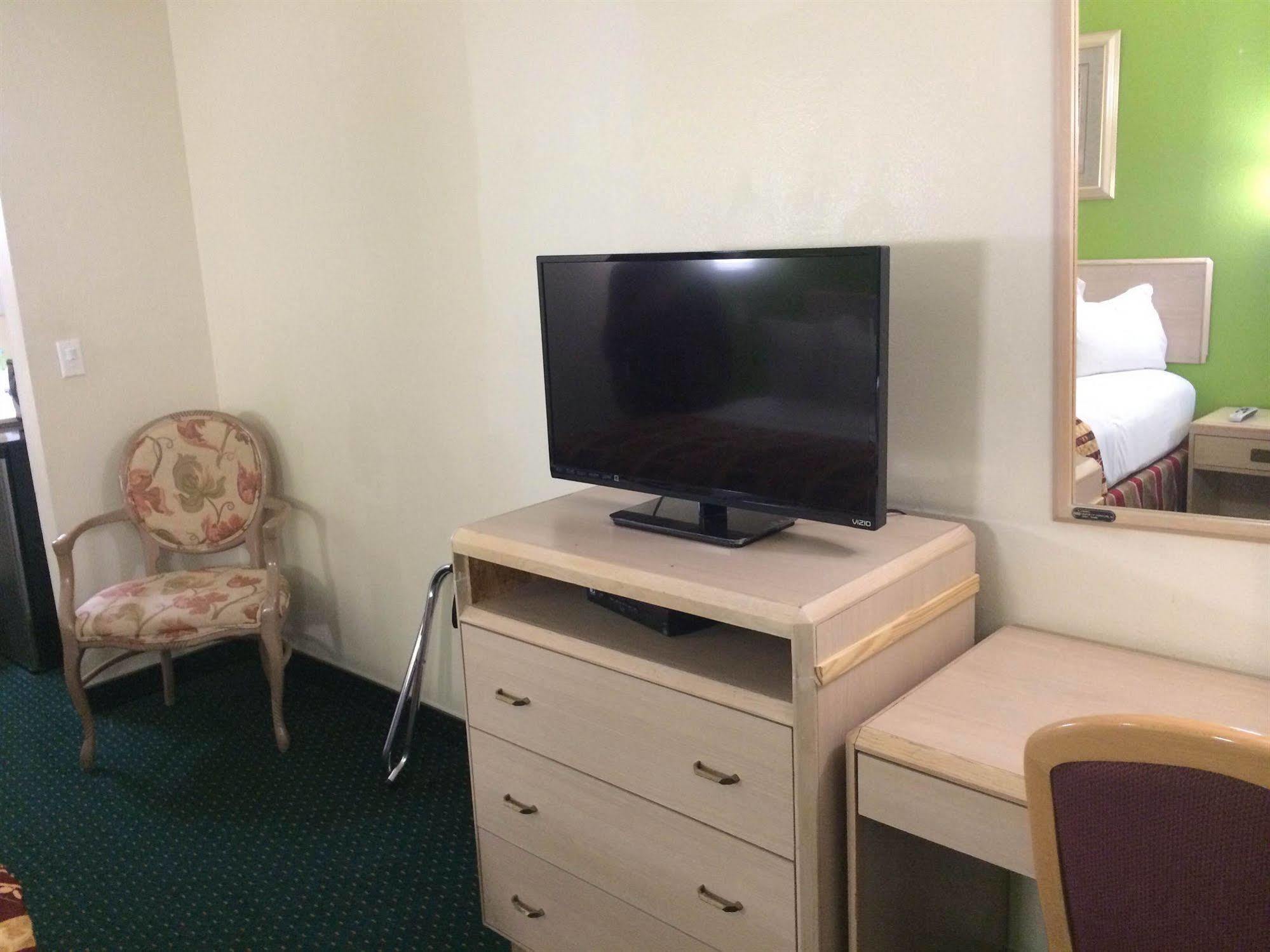 California Inn Hotel And Suites Adelanto Us 395 Екстериор снимка